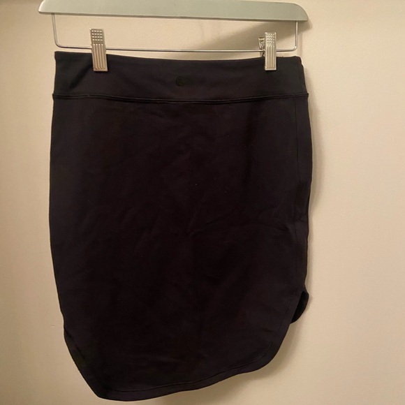 Lululemon High-Low Skirt size 4. - Picture 3 of 5